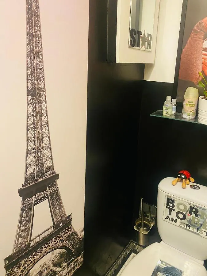 Au Pied De La Tour Eiffel Trocadero * 巴黎